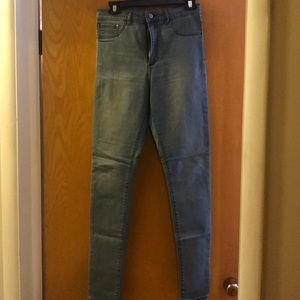 Like new H&M light blue skinny jeans
